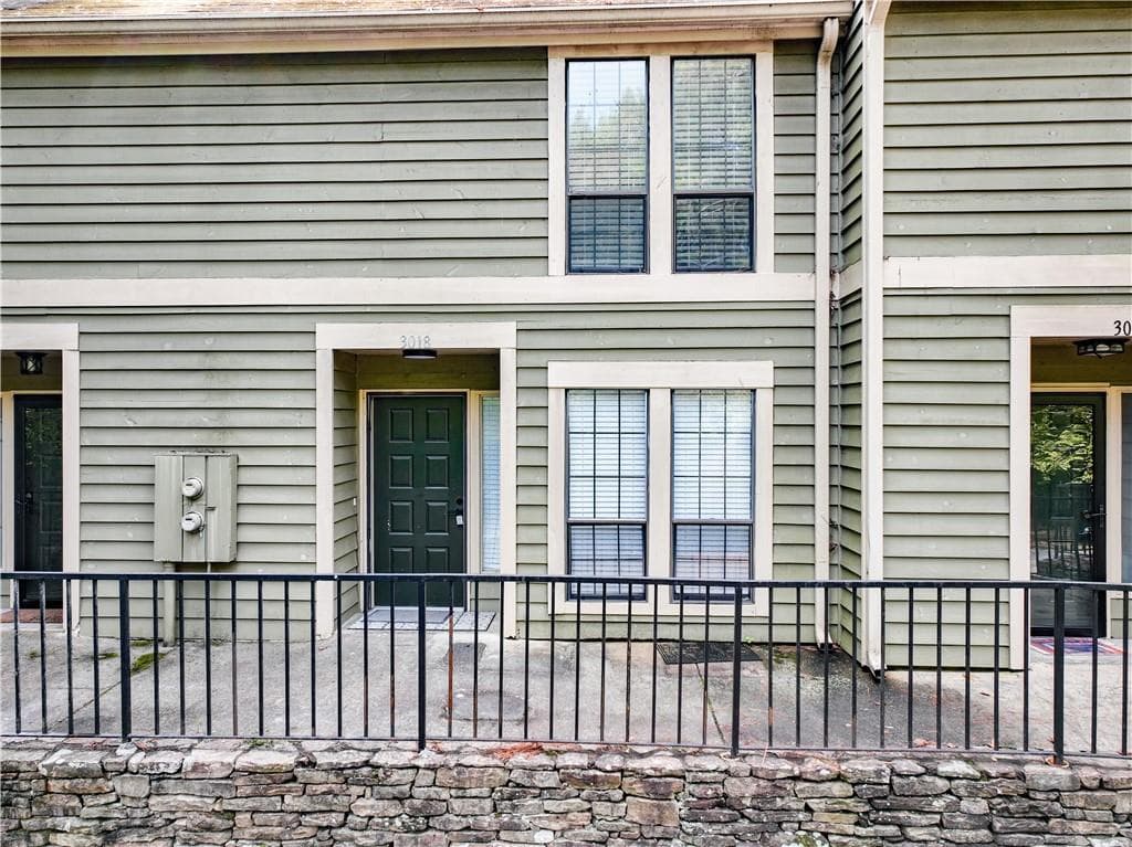 2 bedroom, 3 bathroom, 1,212 sq ft condominium for sale at 3018 Steeplechase, Alpharetta, GA 30004 — photo 3
