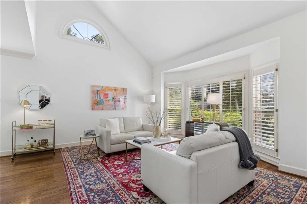 5 bedroom, 4 bathroom, 3,920 sq ft townhouse for sale at 440 Greenlaurel Drive, Sandy Springs, GA 30342 — photo 3