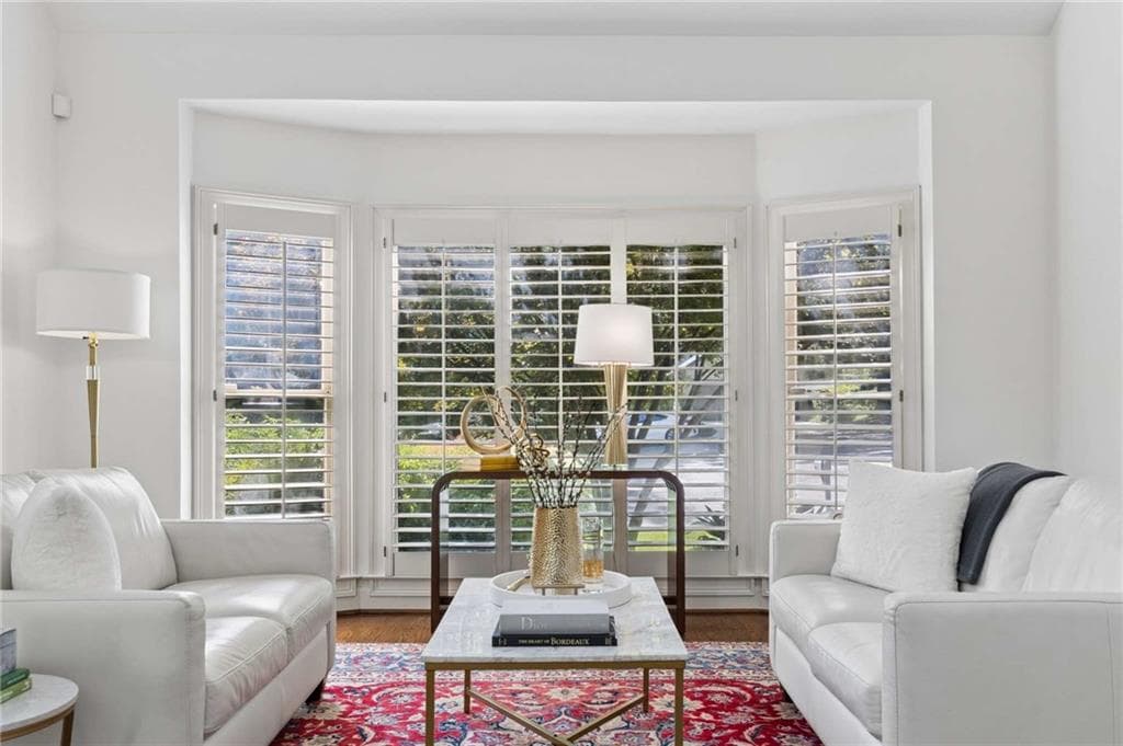 5 bedroom, 4 bathroom, 3,920 sq ft townhouse for sale at 440 Greenlaurel Drive, Sandy Springs, GA 30342 — photo 5