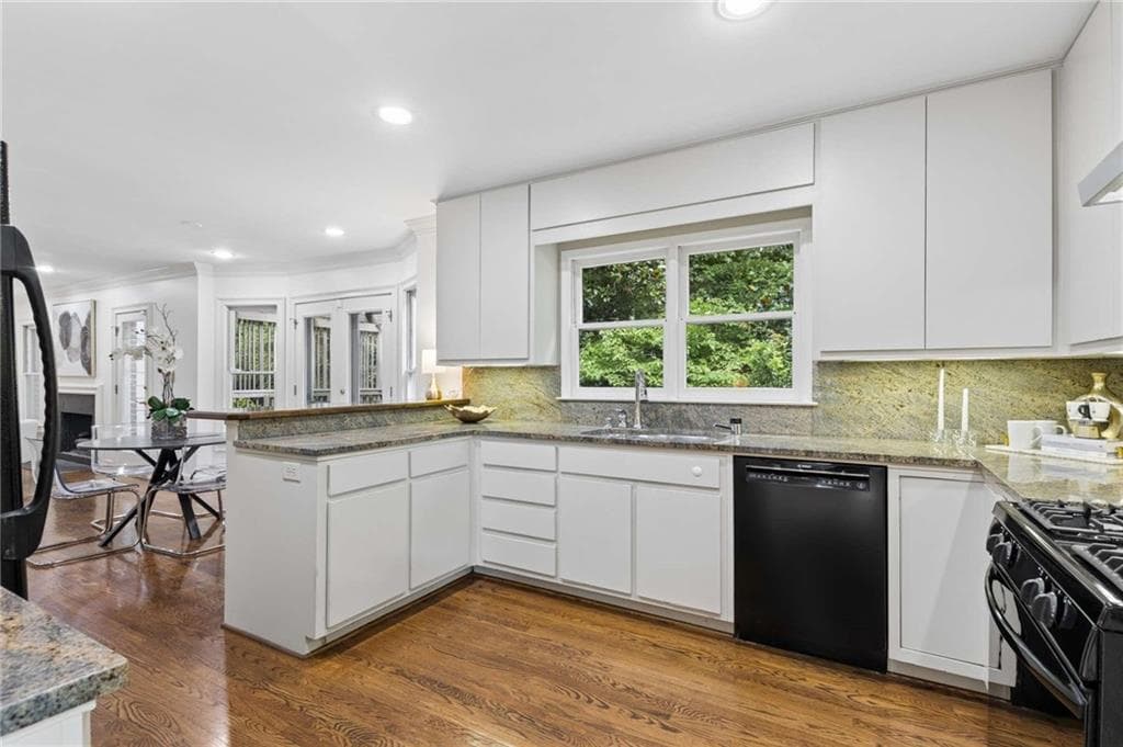 5 bedroom, 4 bathroom, 3,920 sq ft townhouse for sale at 440 Greenlaurel Drive, Sandy Springs, GA 30342 — photo 9