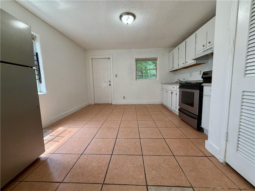 2 bedroom, 1 bathroom, 2,128 sq ft duplex for rent at 1070 Ollie Circle A, Atlanta, GA 30314 for $945 a month — photo 2
