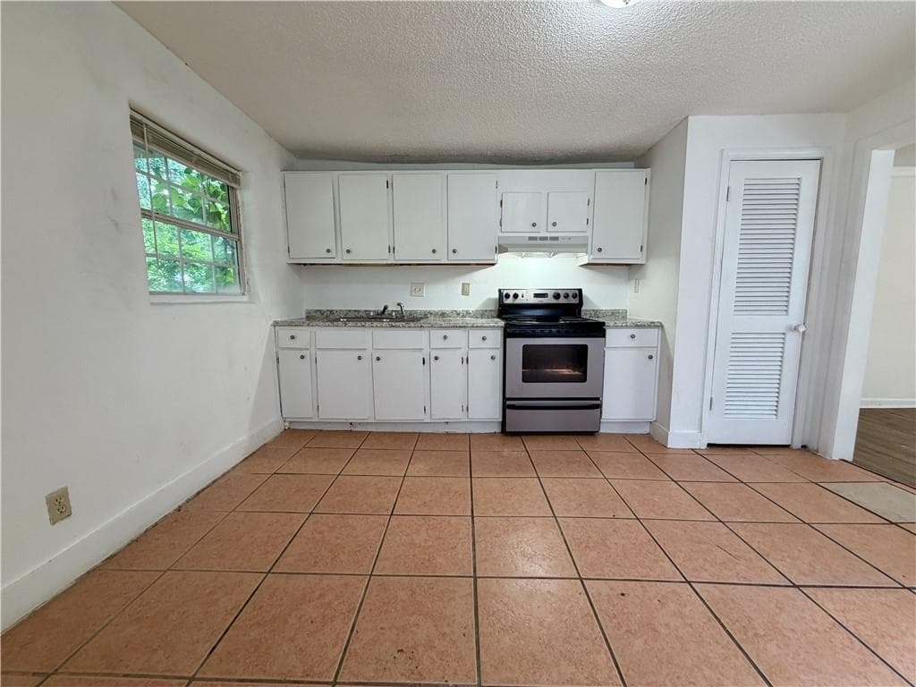 2 bedroom, 1 bathroom, 2,128 sq ft duplex for rent at 1070 Ollie Circle A, Atlanta, GA 30314 for $945 a month — photo 3