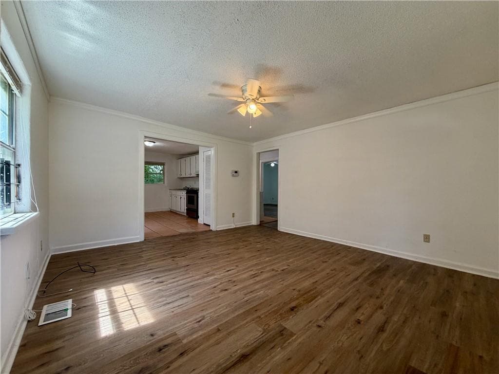 2 bedroom, 1 bathroom, 2,128 sq ft duplex for rent at 1070 Ollie Circle A, Atlanta, GA 30314 for $945 a month — photo 6