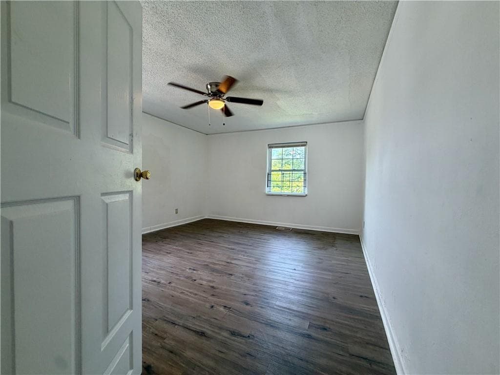 2 bedroom, 1 bathroom, 2,128 sq ft duplex for rent at 1070 Ollie Circle A, Atlanta, GA 30314 for $945 a month — photo 9