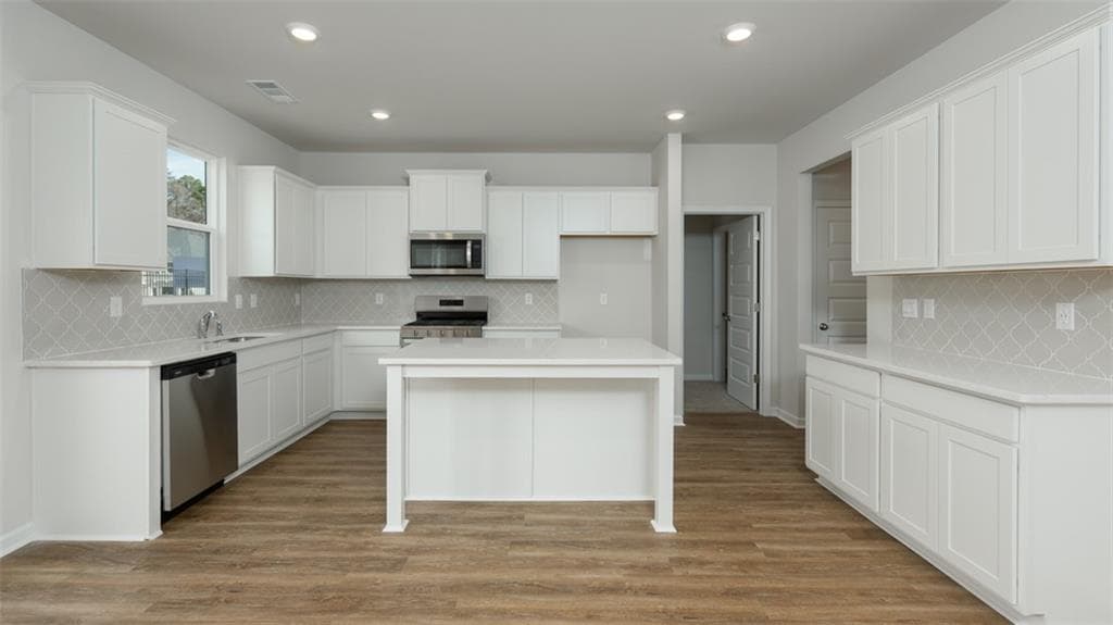 5 bedroom, 5 bathroom, 3,481 sq ft single family residence for sale at 2221 Edgecombe Lane, Dacula, GA 30019 — photo 5
