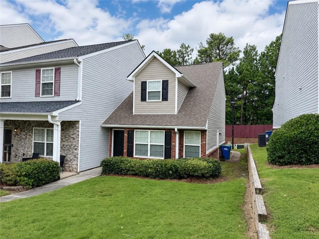 2 bedroom, 2 bathroom, 1,236 sq ft townhouse for sale at 2184 Olmadison View, South Fulton, GA 30349 — photo 2
