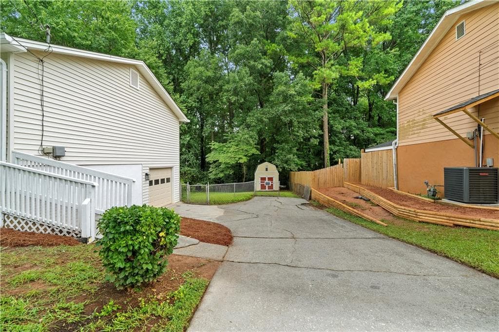 4 bedroom, 2 bathroom, 1,906 sq ft single family residence for sale at 106 Caldwell Road, Lawrenceville, GA 30046 — photo 6