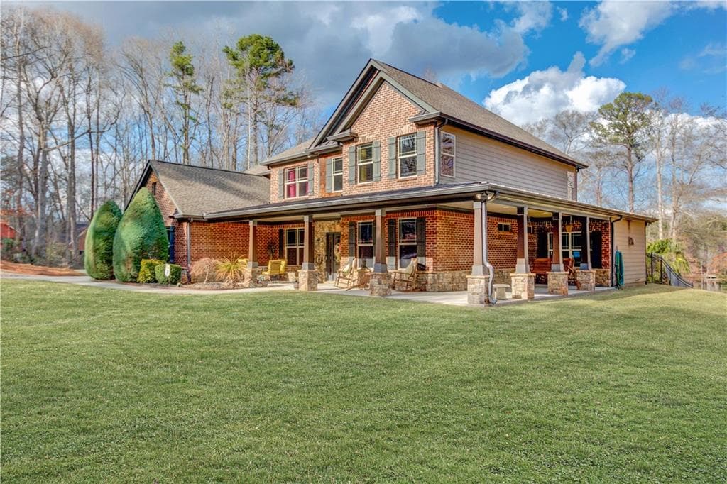 5 bedroom, 4 bathroom, 3,948 sq ft single family residence for sale at 245 Lakeshore Drive, Jefferson, GA 30549 — photo 4