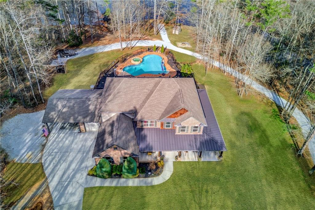 5 bedroom, 4 bathroom, 3,948 sq ft single family residence for sale at 245 Lakeshore Drive, Jefferson, GA 30549 — photo 6