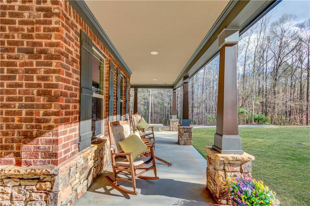 5 bedroom, 4 bathroom, 3,948 sq ft single family residence for sale at 245 Lakeshore Drive, Jefferson, GA 30549 — photo 7