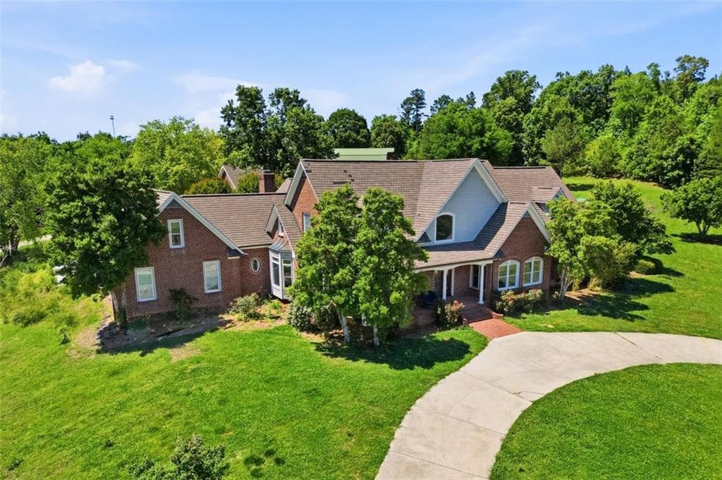 5 bedroom, 7 bathroom, 6,436 sq ft single family residence under contract at 111 Brown Loop Spur, Cartersville, GA 30121 — photo 3