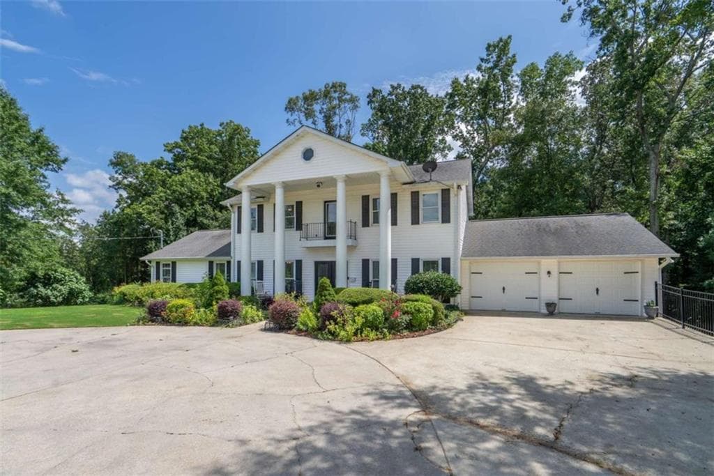 6 bedroom, 6 bathroom, 3,420 sq ft single family residence for sale at 2811 Ike Stone Road, Monroe, GA 30656 — photo 4