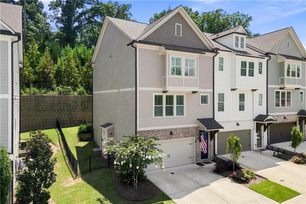 3 bedroom, 4 bathroom, 2,583 sq ft townhouse for sale at 252 Retreat Lane, Canton, GA 30114 — photo 2