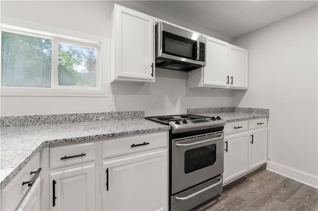 3 bedroom, 2 bathroom, 1,376 sq ft single family residence for sale at 4755 Kent Road, Atlanta, GA 30337 — photo 5