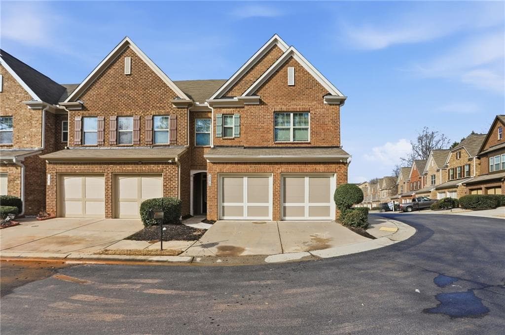 4 bedroom, 4 bathroom, 2,366 sq ft condominium under contract at 3370 Vintage Circle 7, Smyrna, GA 30080