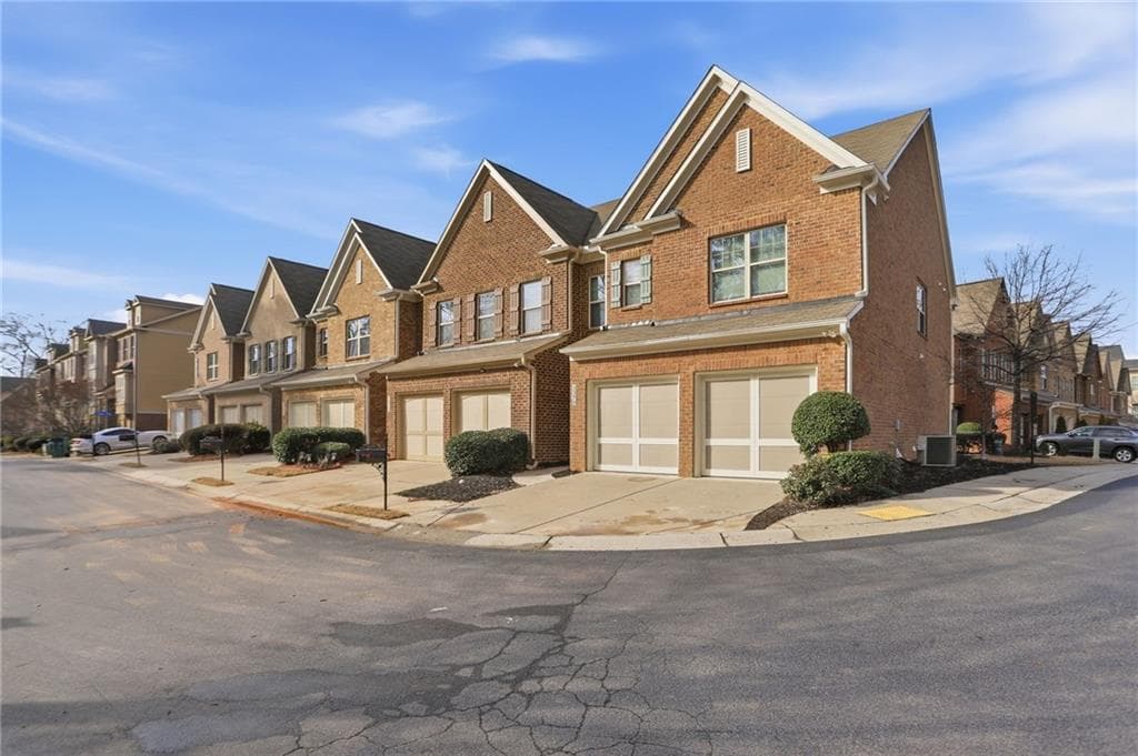 4 bedroom, 4 bathroom, 2,366 sq ft condominium under contract at 3370 Vintage Circle 7, Smyrna, GA 30080 — photo 2