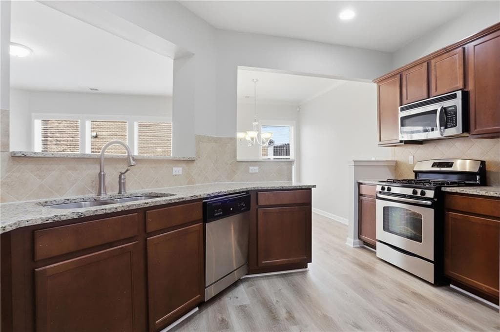 4 bedroom, 4 bathroom, 2,366 sq ft condominium under contract at 3370 Vintage Circle 7, Smyrna, GA 30080 — photo 8
