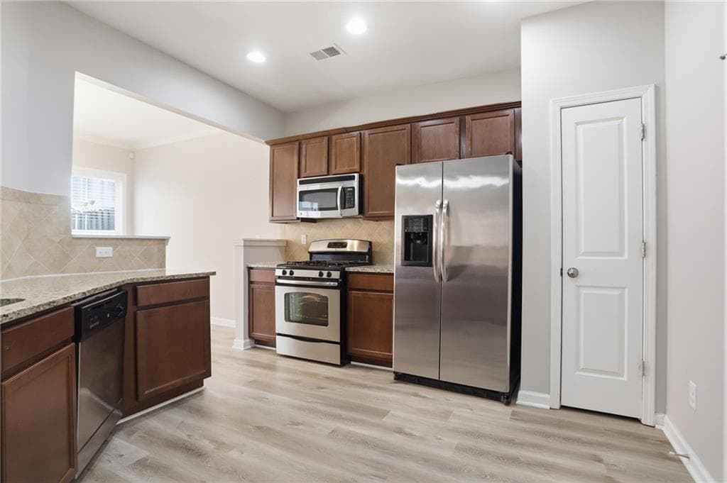 4 bedroom, 4 bathroom, 2,366 sq ft condominium under contract at 3370 Vintage Circle 7, Smyrna, GA 30080 — photo 9