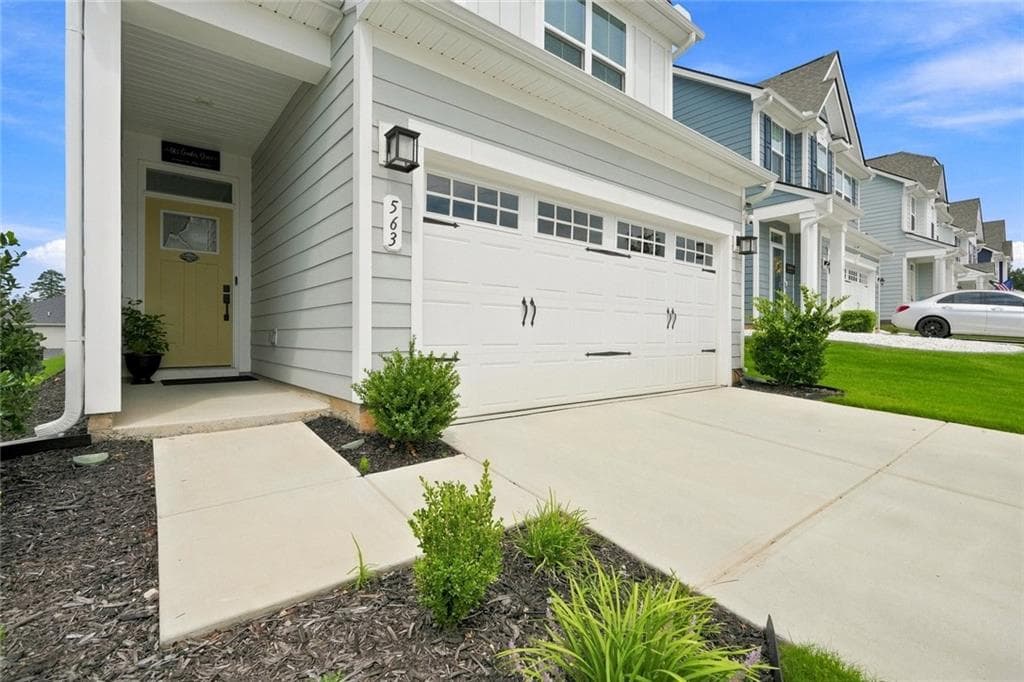 4 bedroom, 3 bathroom, 2,650 sq ft single family residence for sale at 563 Gunter Drive, Hoschton, GA 30548 — photo 2
