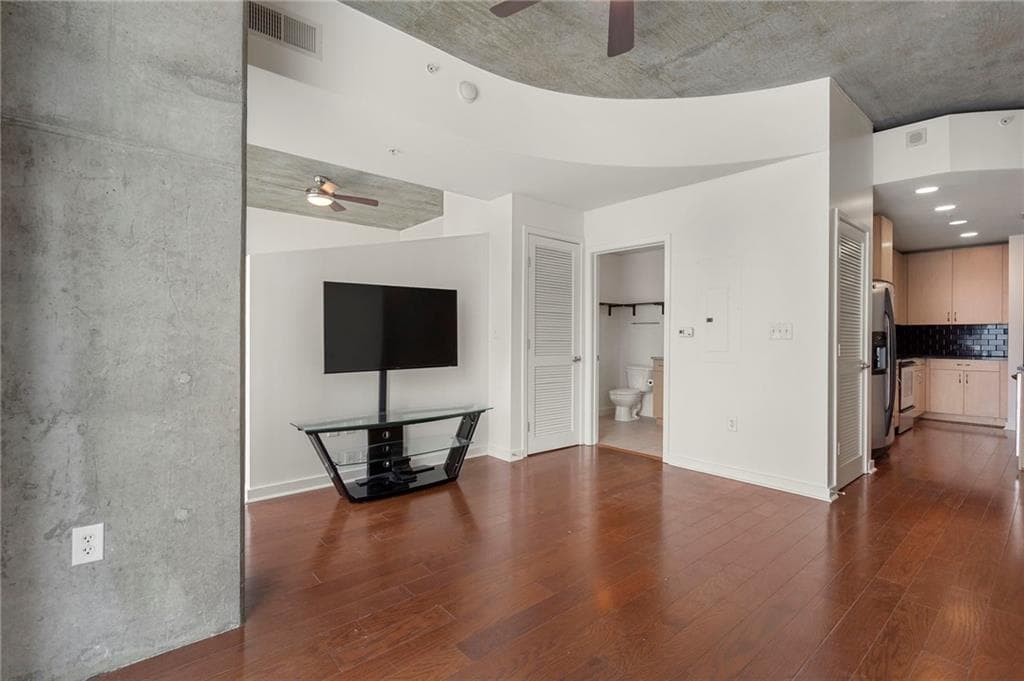 1 bedroom, 1 bathroom, 796 sq ft condominium for sale at 860 Peachtree Street 1910, Atlanta, GA 30308 — photo 9