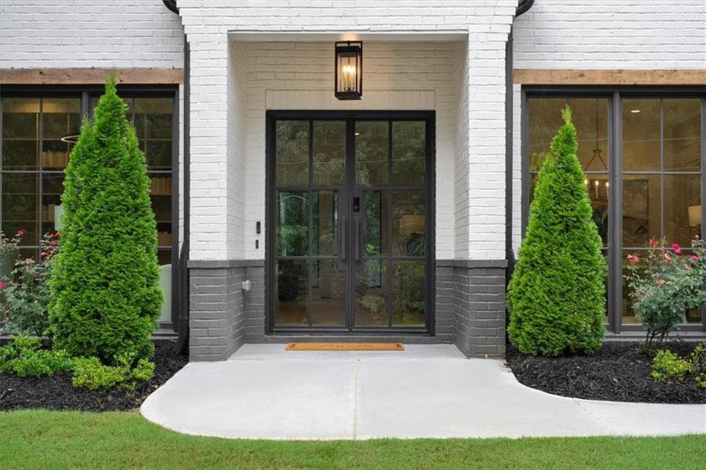 5 bedroom, 5 bathroom, 5,703 sq ft single family residence for sale at 437 Jon Scott Drive, Alpharetta, GA 30009 — photo 2