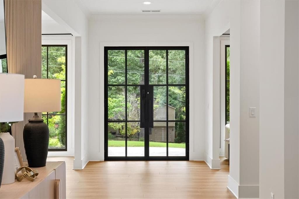 5 bedroom, 5 bathroom, 5,703 sq ft single family residence for sale at 437 Jon Scott Drive, Alpharetta, GA 30009 — photo 4
