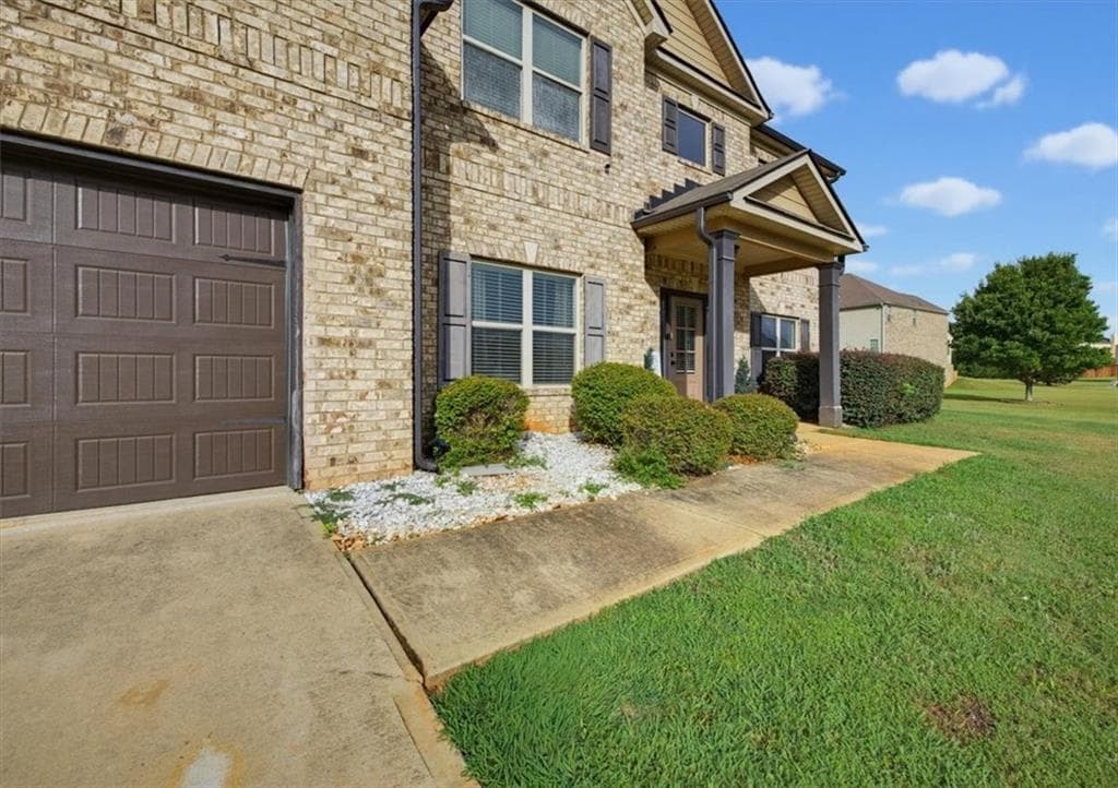 5 bedroom, 4 bathroom, 3,222 sq ft single family residence for sale at 10 Paladin Drive, Covington, GA 30016 — photo 4