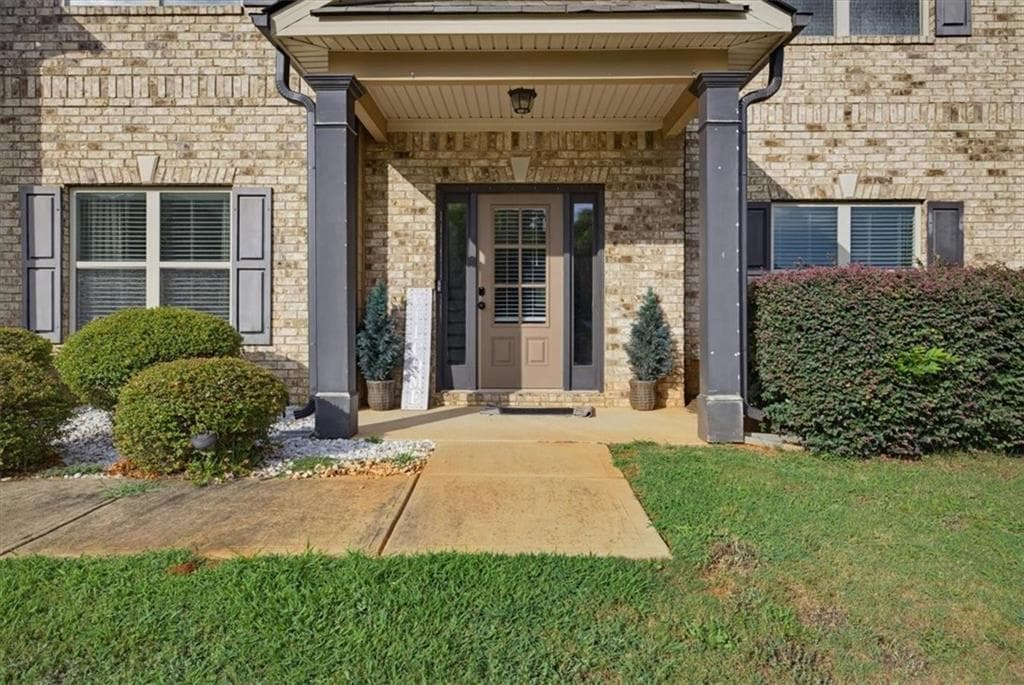 5 bedroom, 4 bathroom, 3,222 sq ft single family residence for sale at 10 Paladin Drive, Covington, GA 30016 — photo 5