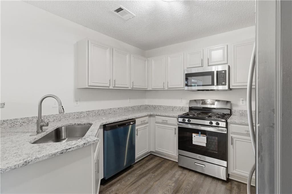 4 bedroom, 3 bathroom, 2,228 sq ft single family residence for sale at 11657 Flemming Court, Hampton, GA 30228 — photo 7