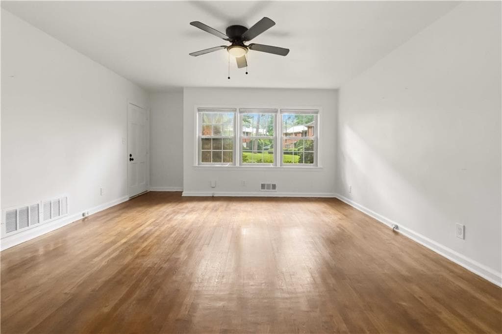 2 bedroom, 1 bathroom, 1,010 sq ft condominium for sale at 425 Lindbergh Drive G1, Atlanta, GA 30305 — photo 2