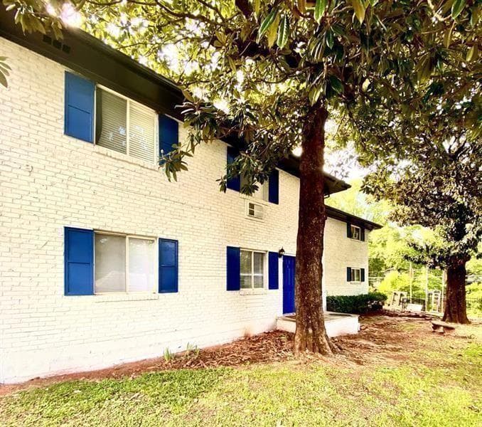 2 bedroom, 1 bathroom, 700 sq ft condominium for rent at 9 Clay Street 2, Atlanta, GA 30317 for $1,195 a month — photo 2