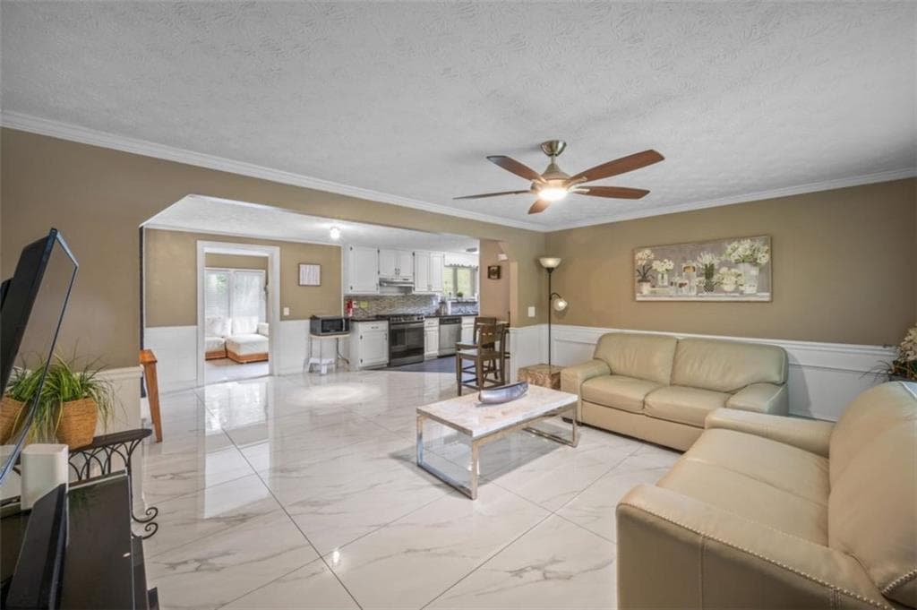 5 bedroom, 3 bathroom, 2,085 sq ft single family residence for rent at 6207 Moss Drive, Douglasville, GA 30135 for $3,500 a month — photo 8