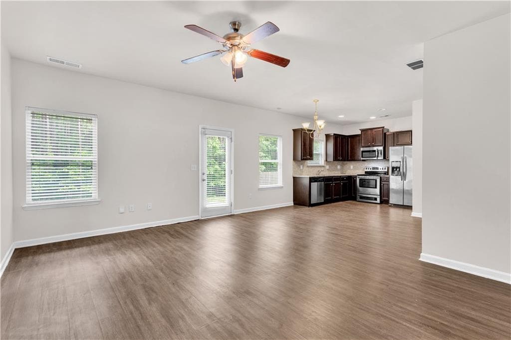 4 bedroom, 3 bathroom, 1,704 sq ft single family residence for rent at 4488 Ravenwood Drive, Union City, GA 30291 for $2,100 a month — photo 5