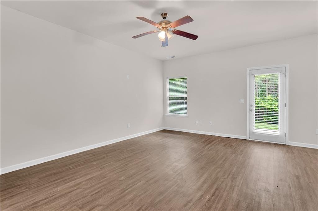 4 bedroom, 3 bathroom, 1,704 sq ft single family residence for rent at 4488 Ravenwood Drive, Union City, GA 30291 for $2,100 a month — photo 6