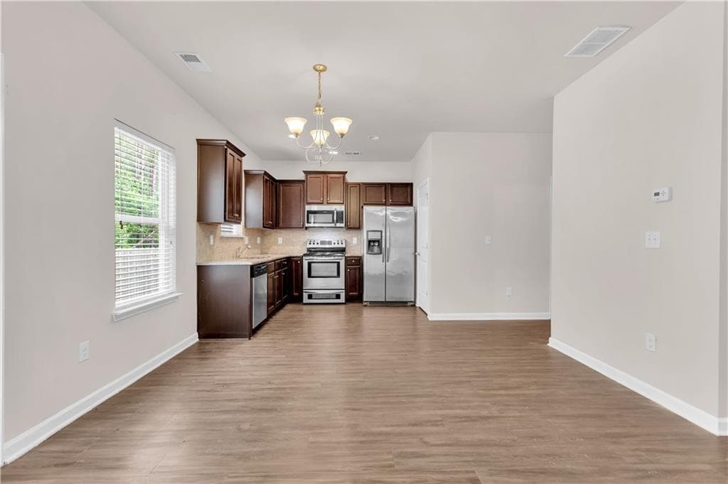 4 bedroom, 3 bathroom, 1,704 sq ft single family residence for rent at 4488 Ravenwood Drive, Union City, GA 30291 for $2,100 a month — photo 7