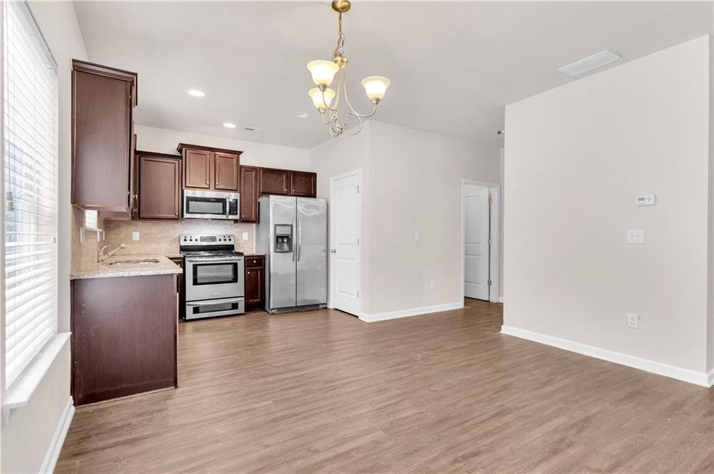 4 bedroom, 3 bathroom, 1,704 sq ft single family residence for rent at 4488 Ravenwood Drive, Union City, GA 30291 for $2,100 a month — photo 8