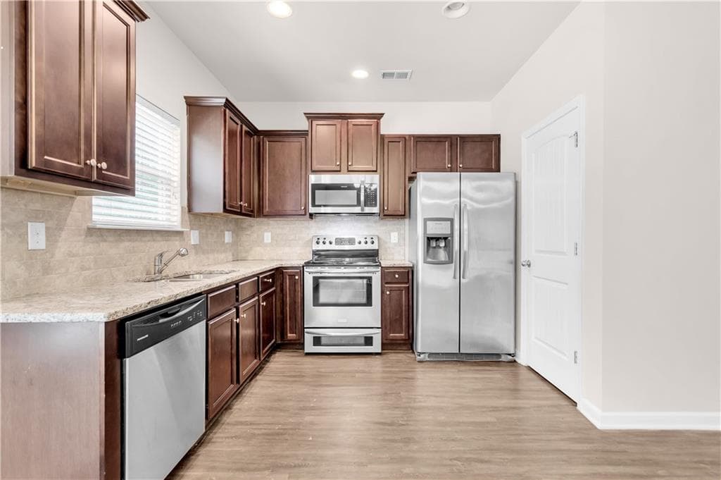 4 bedroom, 3 bathroom, 1,704 sq ft single family residence for rent at 4488 Ravenwood Drive, Union City, GA 30291 for $2,100 a month — photo 10