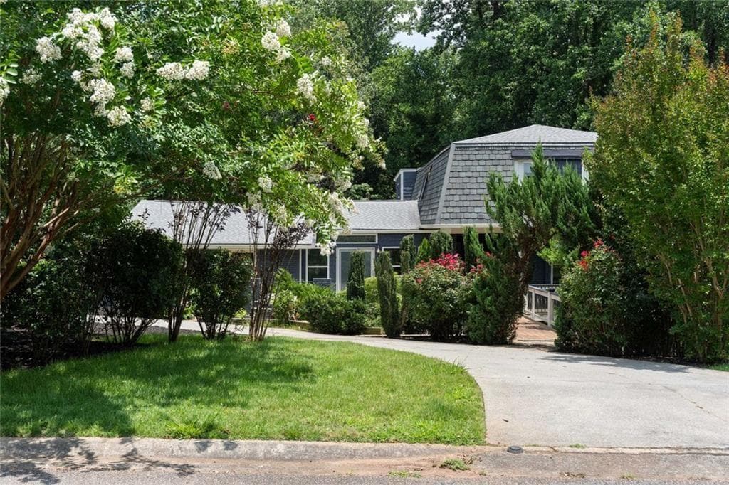 6 bedroom, 7 bathroom, 5,727 sq ft single family residence for sale at 212 Kings Row, Marietta, GA 30067 — photo 3