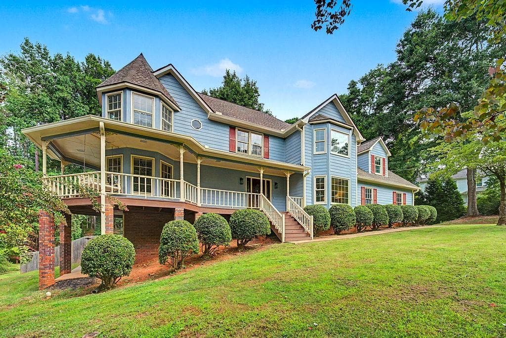 6 bedroom, 6 bathroom, 5,600 sq ft single family residence for sale at 228 Nacoochee Drive, Woodstock, GA 30188 — photo 2