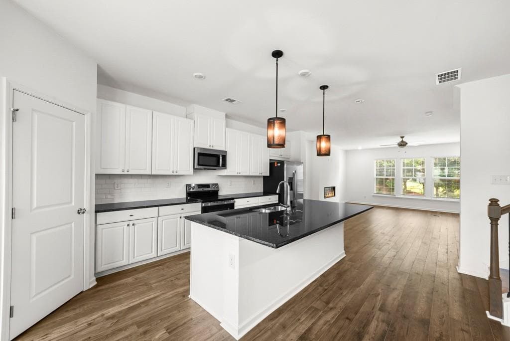 4 bedroom, 4 bathroom, 2,504 sq ft townhouse for sale at 6230 Kenbrook Drive, Tucker, GA 30084 — photo 2