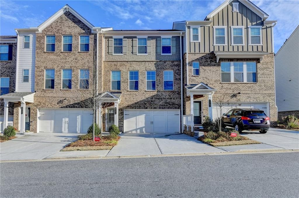 3 bedroom, 4 bathroom, 2,500 sq ft townhouse for sale at 3661 Willingham Run, Marietta, GA 30008