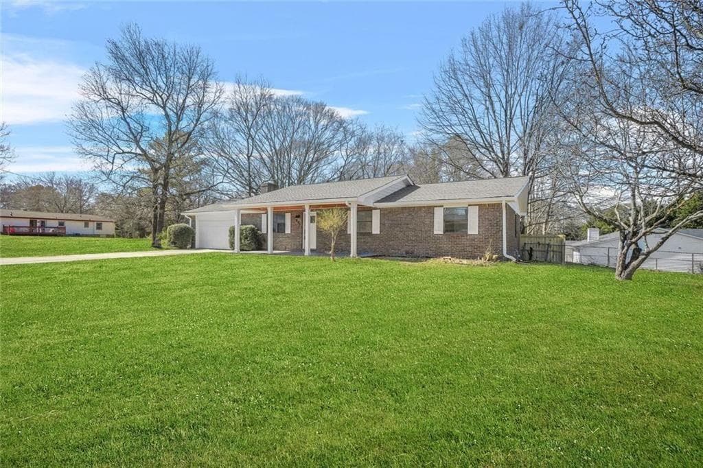 3 bedroom, 2 bathroom, 1,372 sq ft single family residence for sale at 897 Marie Lane, Conyers, GA 30094 — photo 3