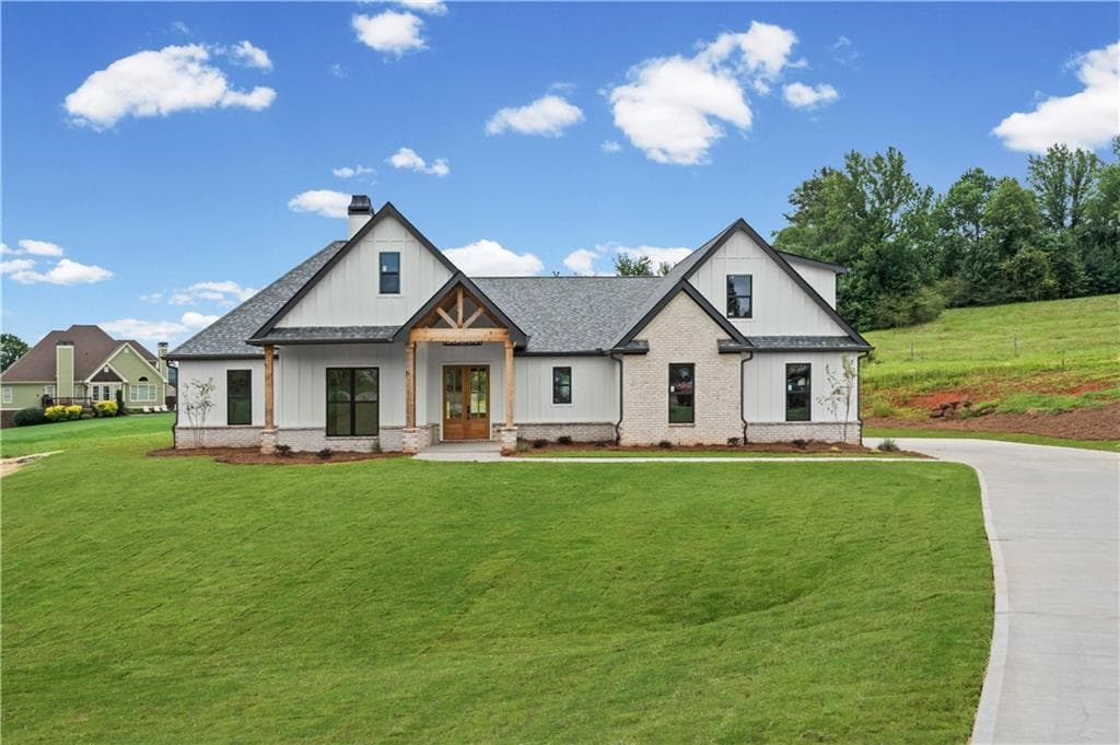 5 bedroom, 4 bathroom, 2,709 sq ft single family residence for sale at 5812 Claybrook Court, Clermont, GA 30527 — photo 2