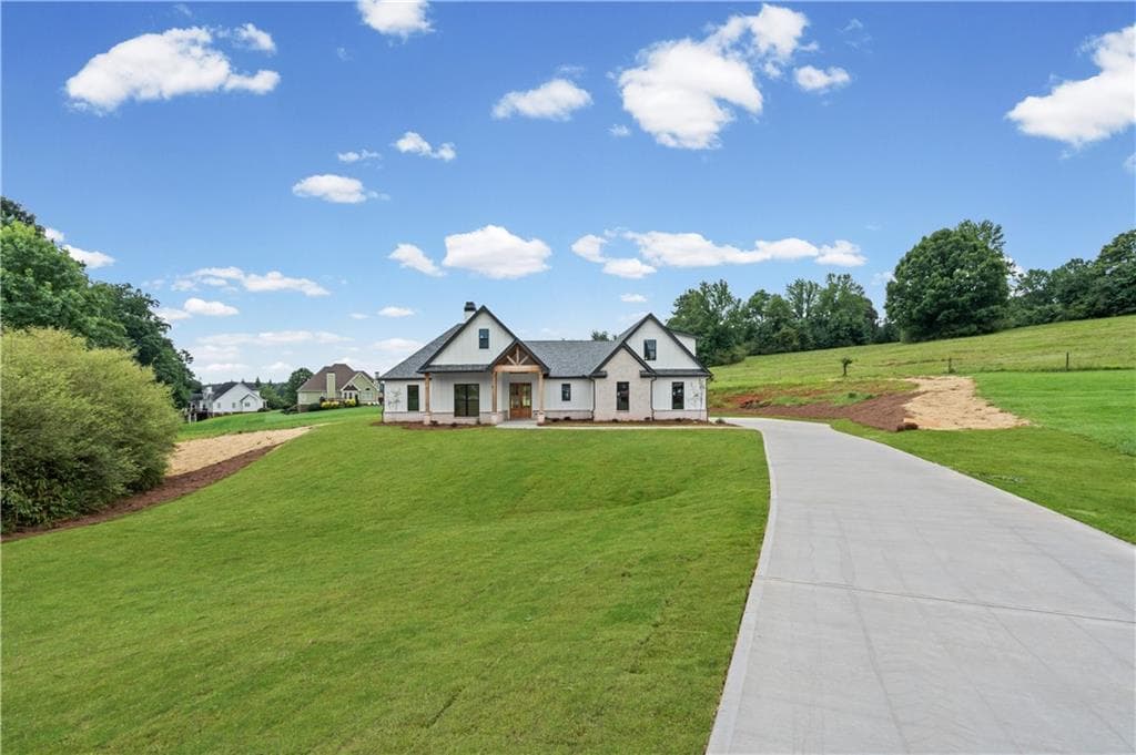 5 bedroom, 4 bathroom, 2,709 sq ft single family residence for sale at 5812 Claybrook Court, Clermont, GA 30527 — photo 4