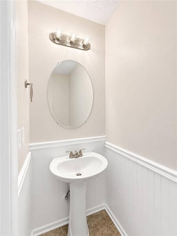 4 bedroom, 3 bathroom, 2,712 sq ft single family residence for sale at 632 Stonecrest Drive, Loganville, GA 30052 — photo 5