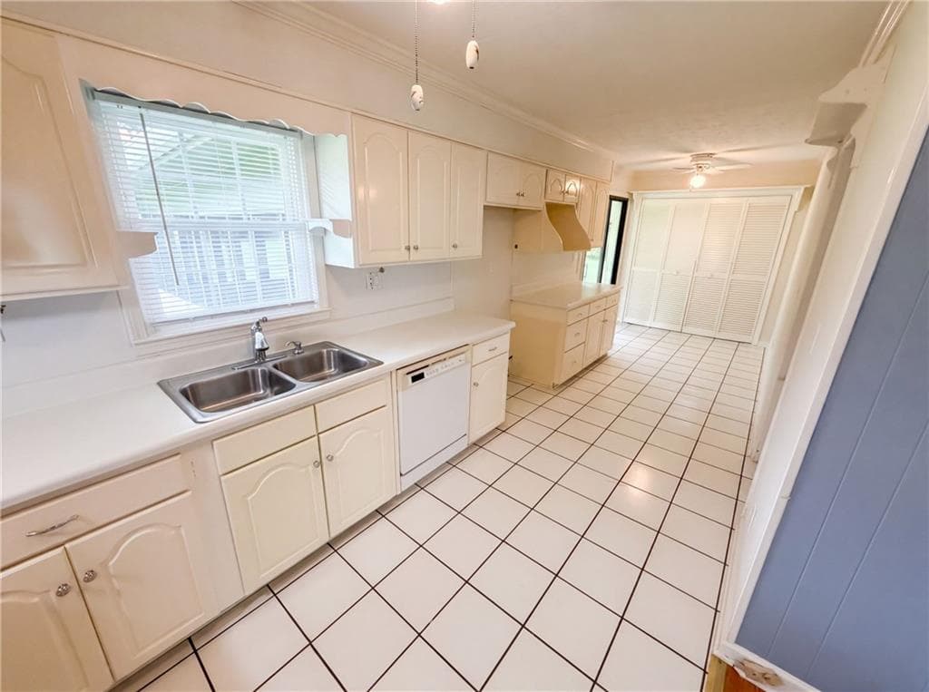 3 bedroom, 2 bathroom, 1,863 sq ft single family residence under contract at 3293 Bright Star Road, Douglasville, GA 30135 — photo 6