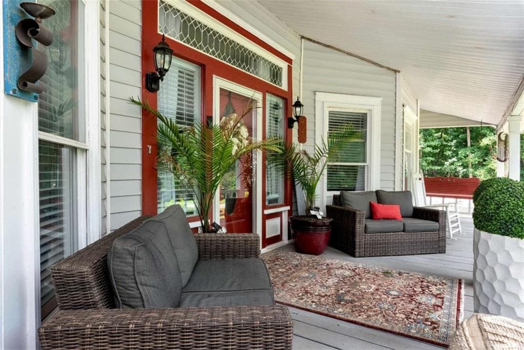 4 bedroom, 3 bathroom, 2,739 sq ft single family residence for sale at 425 Greenleaf Drive, Lavonia, GA 30553 — photo 3