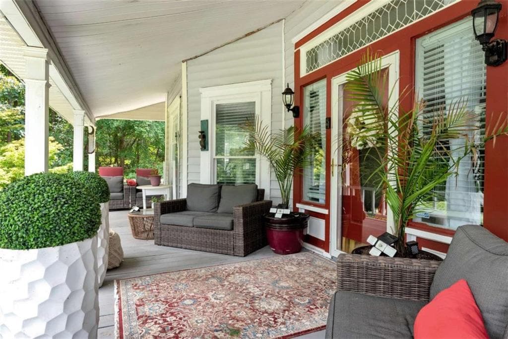 4 bedroom, 3 bathroom, 2,739 sq ft single family residence for sale at 425 Greenleaf Drive, Lavonia, GA 30553 — photo 4