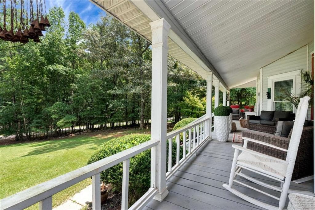 4 bedroom, 3 bathroom, 2,739 sq ft single family residence for sale at 425 Greenleaf Drive, Lavonia, GA 30553 — photo 5