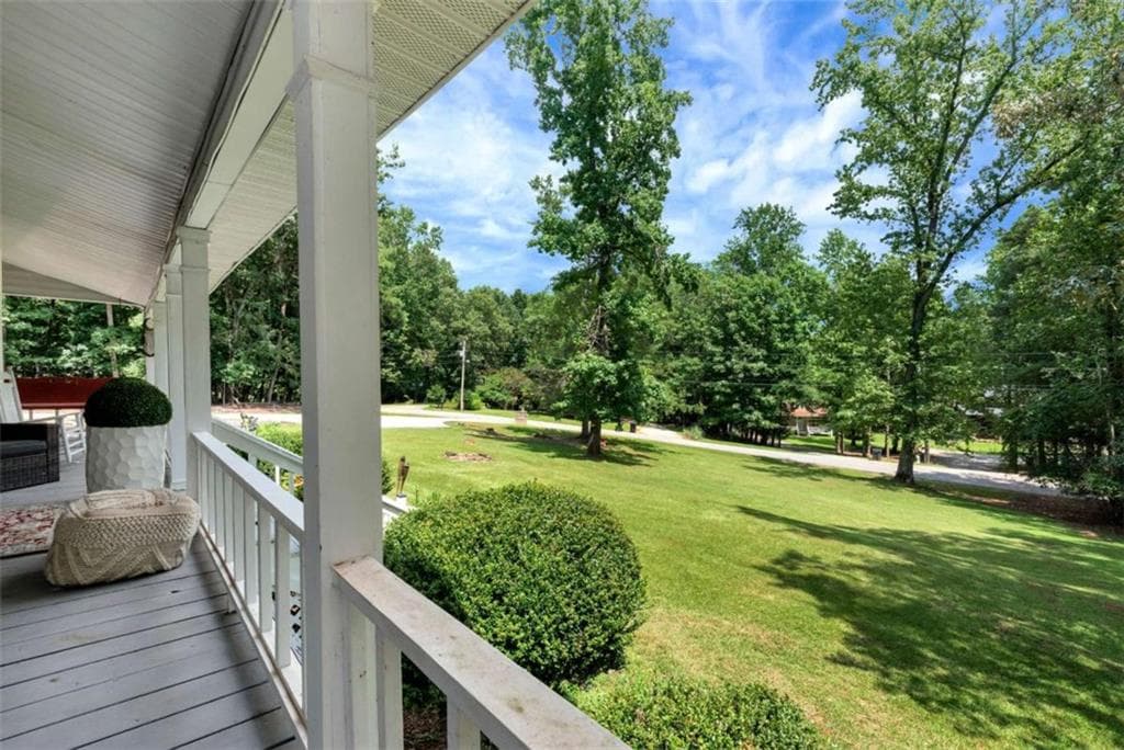 4 bedroom, 3 bathroom, 2,739 sq ft single family residence for sale at 425 Greenleaf Drive, Lavonia, GA 30553 — photo 6